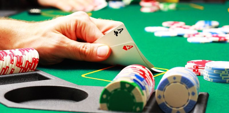 Game bài Poker - Vòng chơi đầu tiên - Flop 